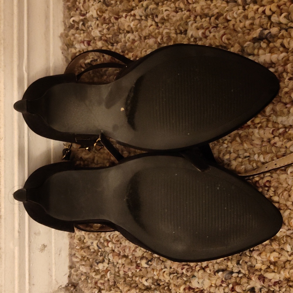 Shoe - Picture 4 of 4